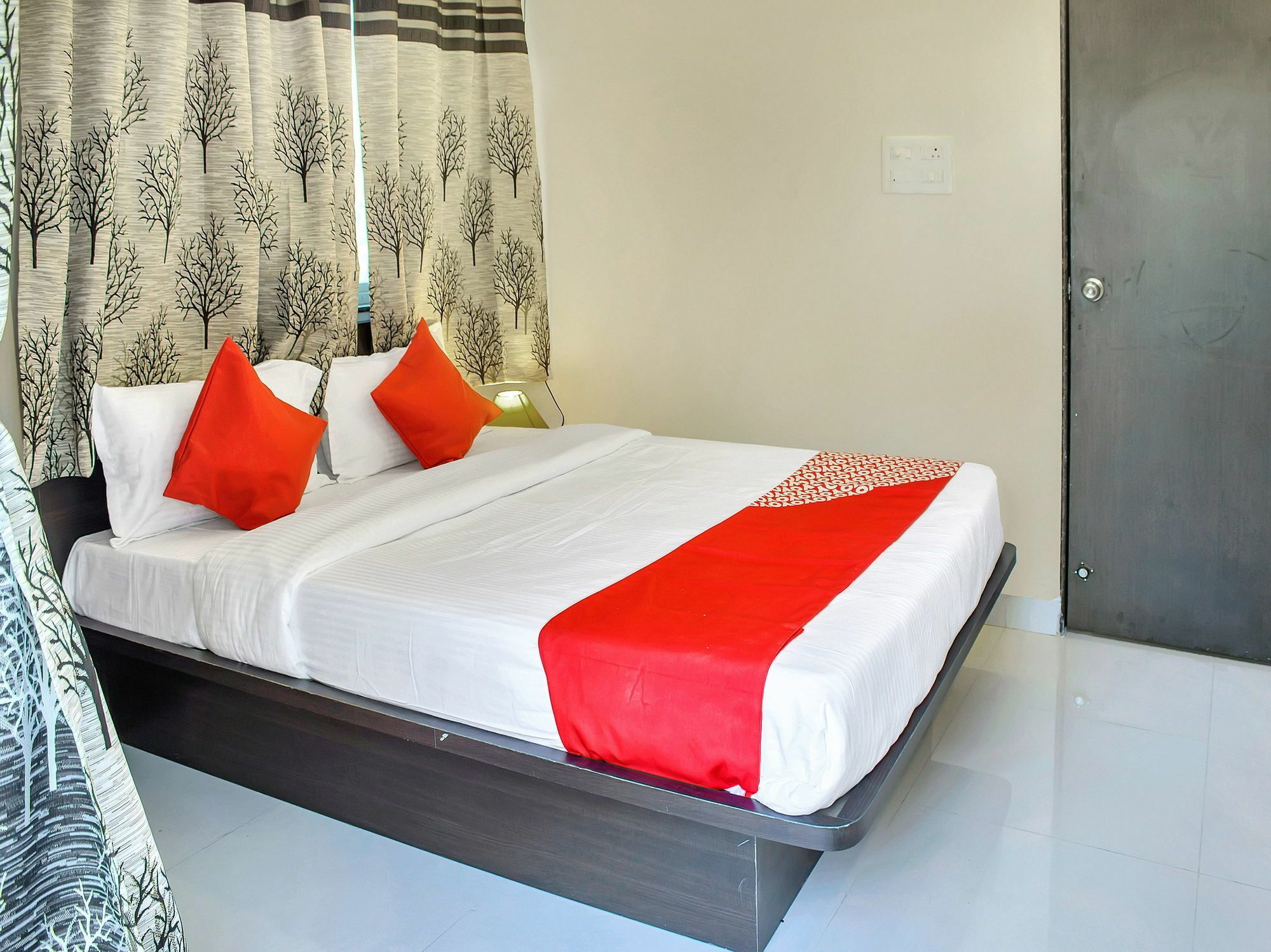 Oyo 12042 Olives 3* Pune