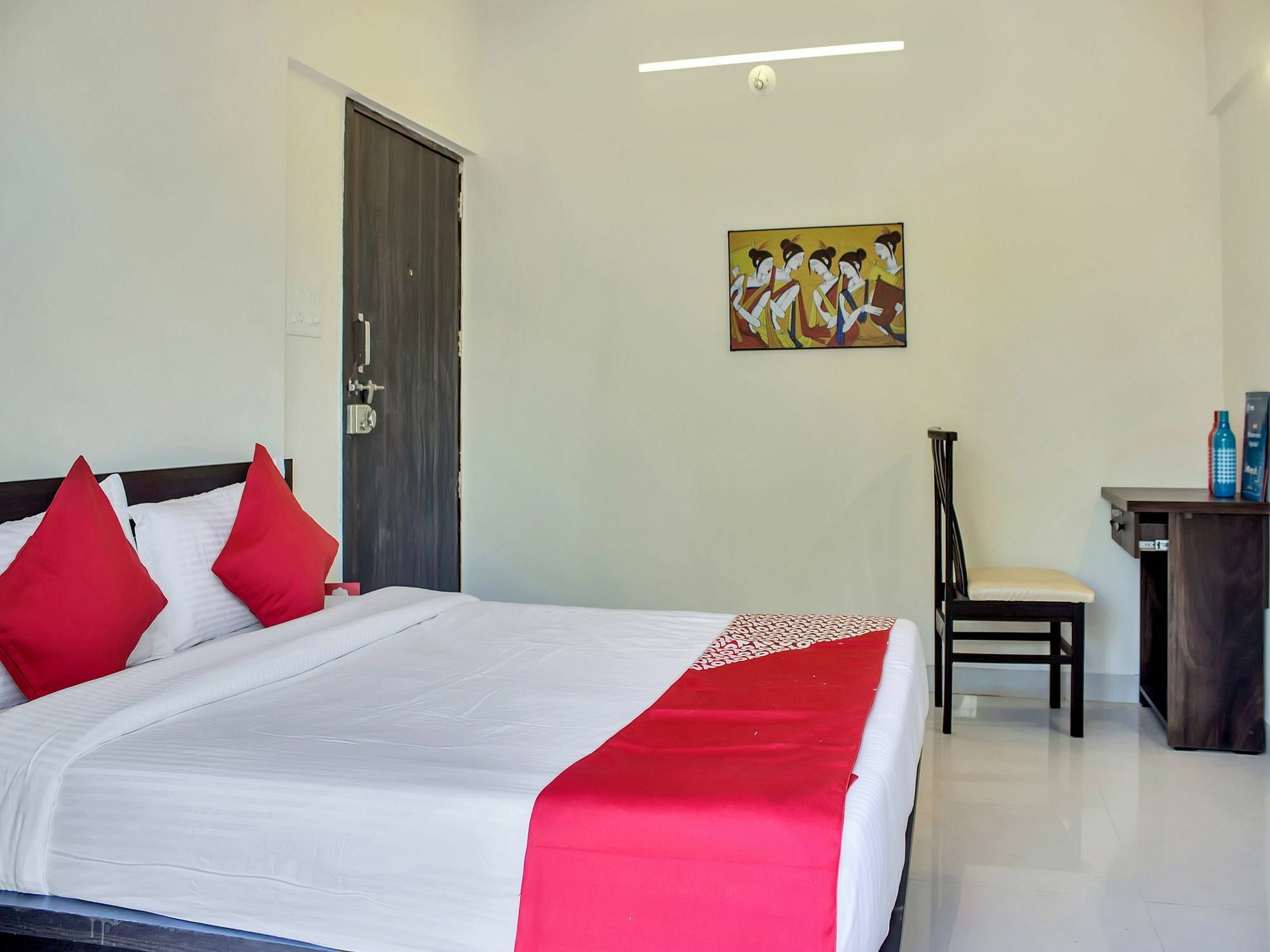 Oyo 12042 Olives Hotel