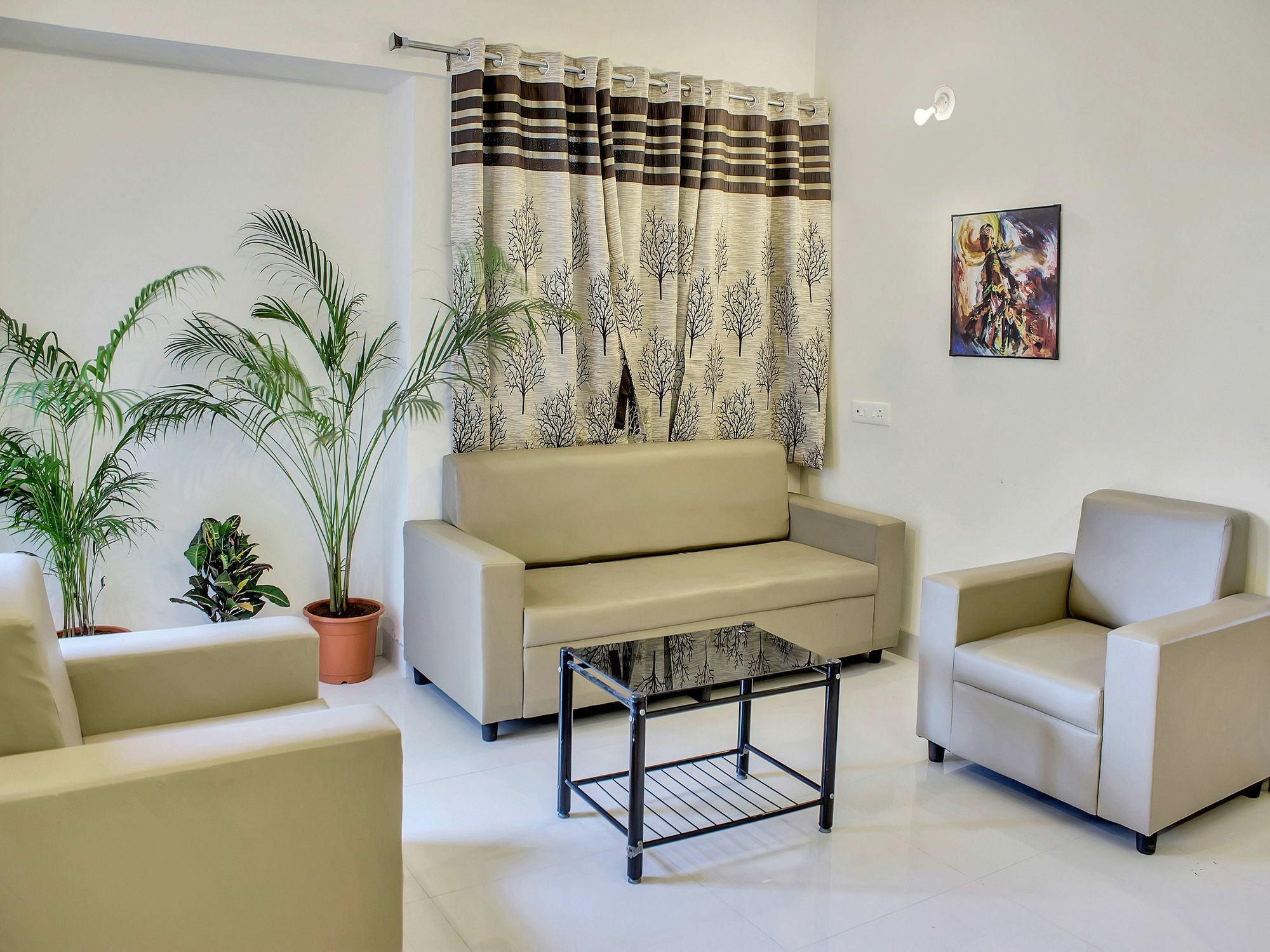 Hotel Oyo 12042 Olives