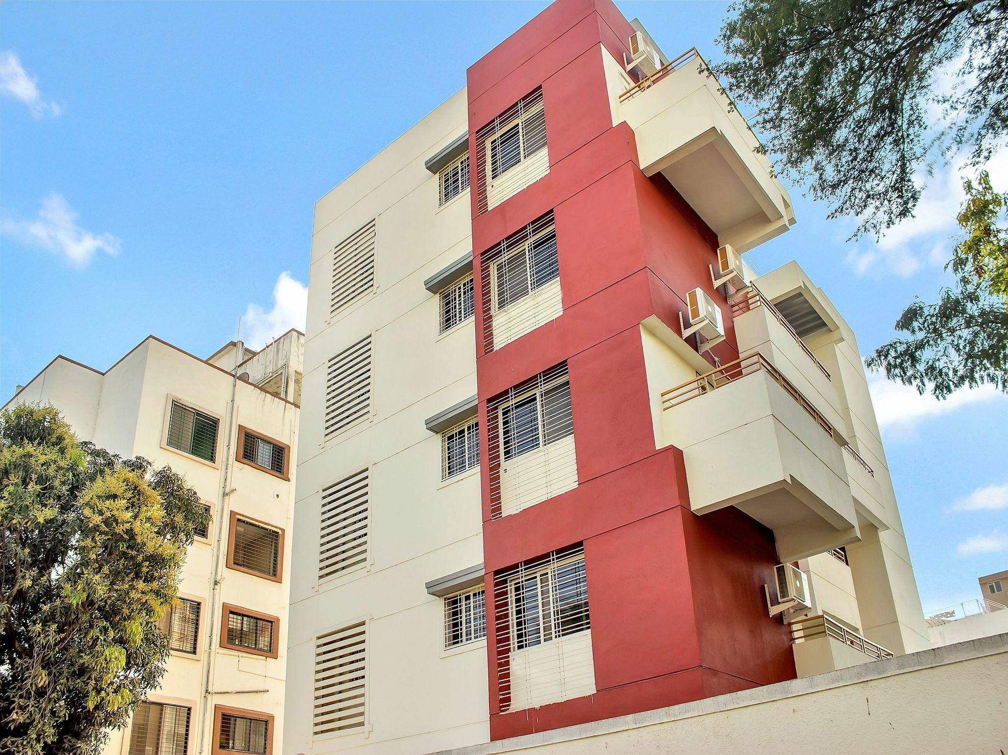 Hotel Oyo 12042 Olives Pune